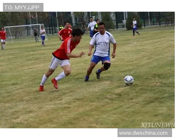 场下魅力四射的足球明星们展现不一样的风采与风格